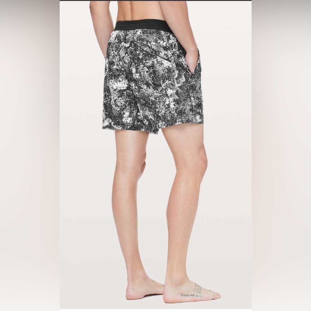 Lululemon Channel Cross Short *7" Updated
Wildwood Multi Black - Picture 3 of 7